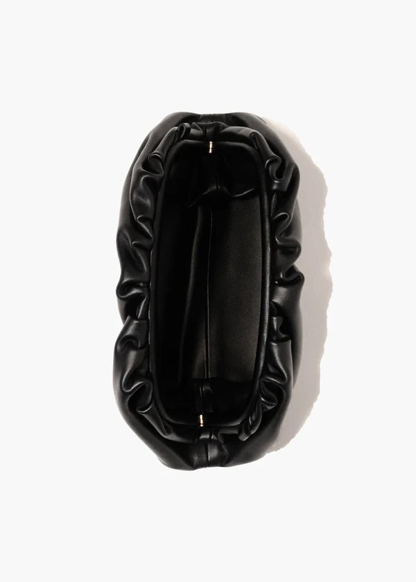 Vnitřní část černé kožené kabelky Freya Estephan Pouch Clutch
